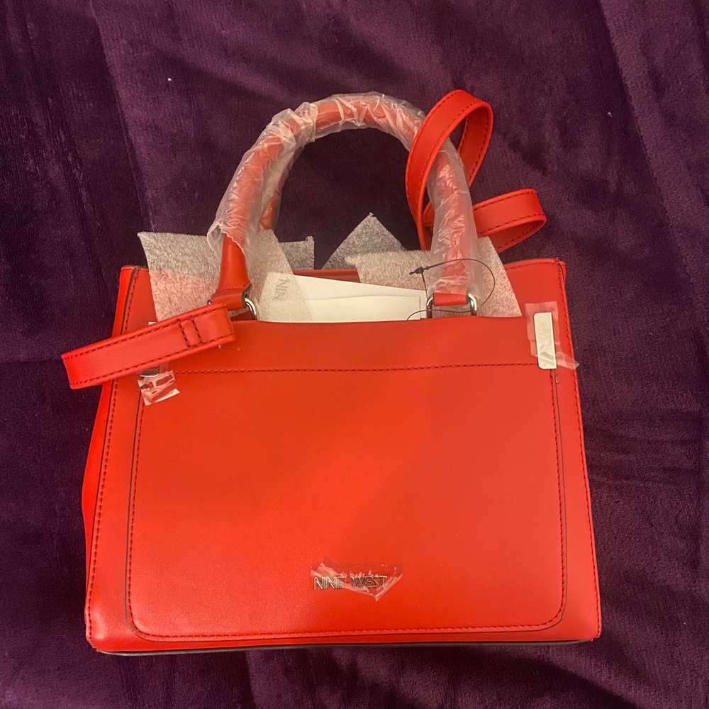 NWT red Nine West purse with cross strap!